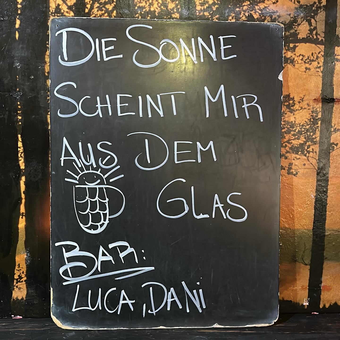 #ausgehen #ausgeheninmünchen #valentinstüberl #münchen #kommwirgeheninsstüberl #drinks #bier #wein #schnaps #kommwirgehninsstüberl #afterwork #herrlich #blödsinn #sprüche #spruchdestages